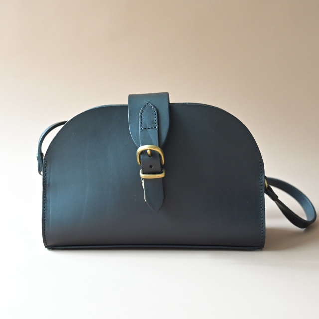 Half moon shoulder -B