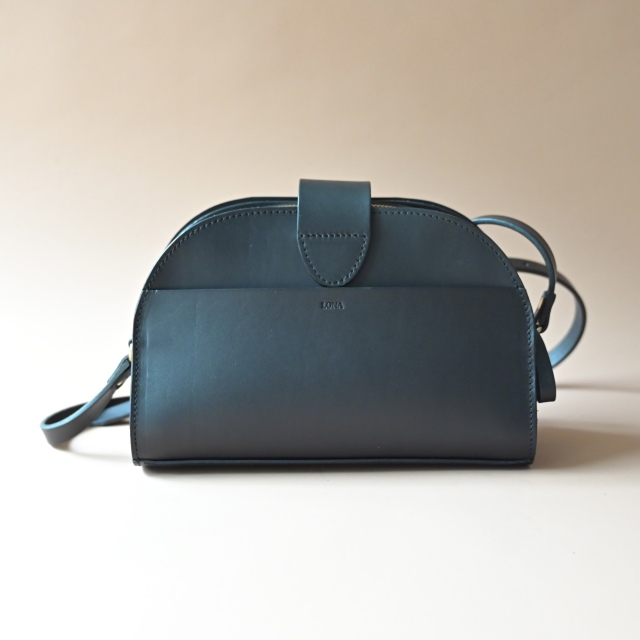 Half moon shoulder -B