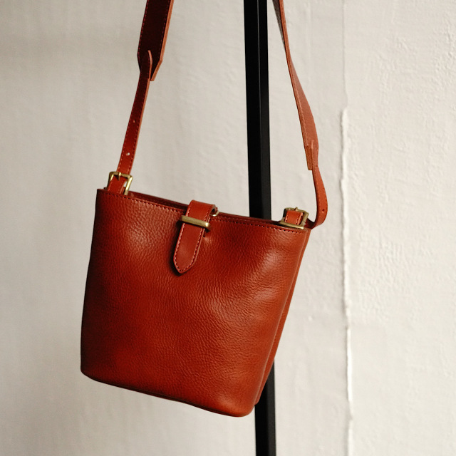 ACOTE shoulder-S terracotta brown