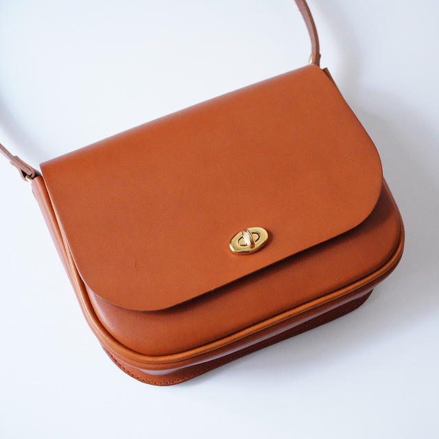 Clasp-H shoulder bag