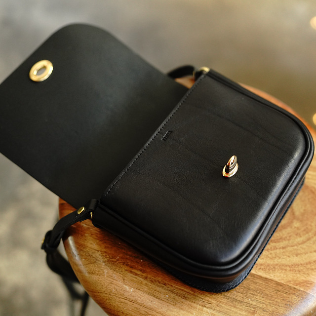 Clasp-H shoulder bag