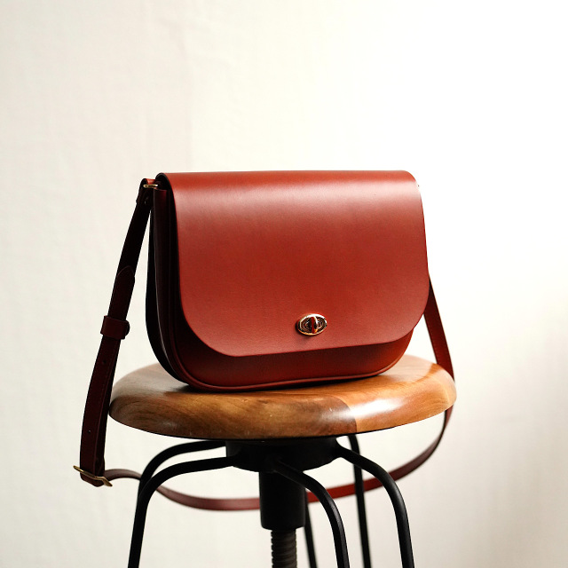 Clasp-H shoulder bag