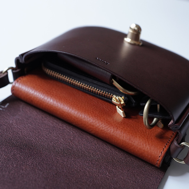 Clasp-H shoulder bag