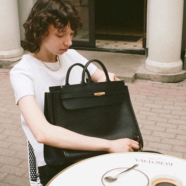 IBERIS tote
