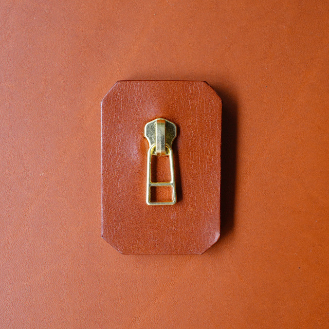 引越し売り切り！マーク&ロナ 中綿 プルオーバー新品 引越し売り切り