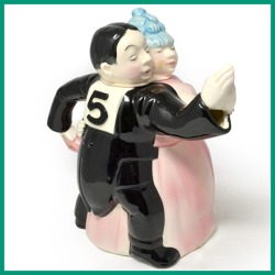 【中古】Roy Simpsonデザイン　カップルダンシング型コレクタブルティーポット（1980年）COLL-106【装飾品】【置物】【英国（イギリス）】【装飾ティーポット】