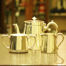 【中古】Mappin&Webb (マッピン&ウェッブ) ホテル用3点ティーセット mw-43【アンティーク】【イギリス製】【シルバープレート】