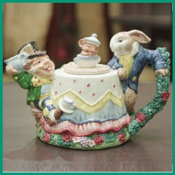 【中古】[紅茶専門店]マッドハッターと三月ウサギのティーポット COLL-111【英国（イギリス）】【未使用】【装飾ティーポット】