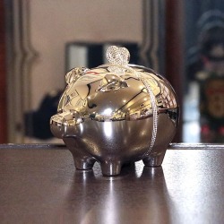 【中古】WEDGWOOD(ウェッジウッド) VERA WANG(ヴェラウォン)コラボ 子豚の貯金箱 w-020【アンティーク】【イギリス製】【シルバープレート】