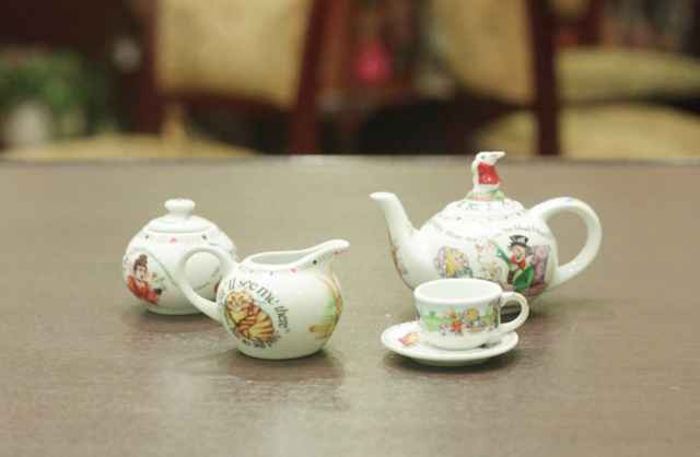紅茶専門店]不思議の国のアリスミニチュアティーセット【英国 