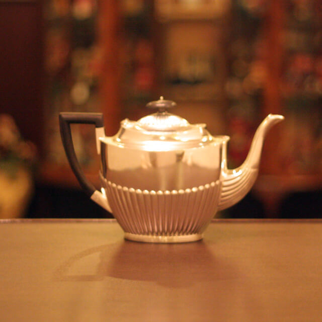 【Mappin & Webb】 アールデコのティーポット マッピンアンドウェッブ 中古】Mappin&Webb(マッピン&ウェッブ) 家庭用4点ティーセット MW-301