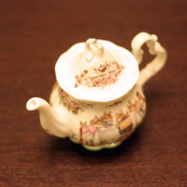 ROYAL DOULTON（ロイヤル・ドルトン）ブランブリー ヘッジ ミニチュア