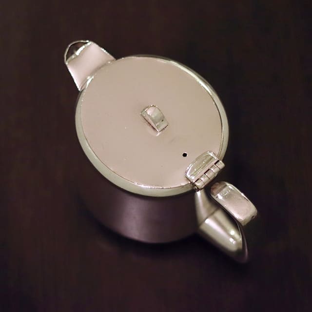 シルバープレートティーポット　刻印あり　Sheffield　England 中古】SHEFFIELD(シェフィールド) 業務用ティーポット sh-961