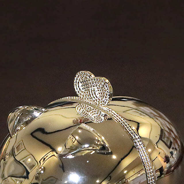 【中古】WEDGWOOD(ウェッジウッド) VERA WANG(ヴェラウォン)コラボ 子豚の貯金箱 w-020【アンティーク】【イギリス製】【シルバープレート】