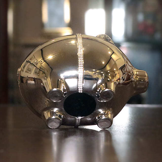 【中古】WEDGWOOD(ウェッジウッド) VERA WANG(ヴェラウォン)コラボ 子豚の貯金箱 w-020【アンティーク】【イギリス製】【シルバープレート】