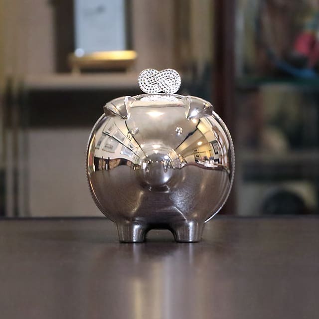 【中古】WEDGWOOD(ウェッジウッド) VERA WANG(ヴェラウォン)コラボ 子豚の貯金箱 w-021【アンティーク】【イギリス製】【シルバープレート】