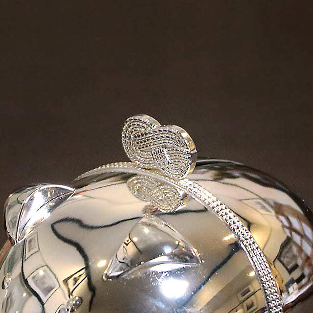 【中古】WEDGWOOD(ウェッジウッド) VERA WANG(ヴェラウォン)コラボ 子豚の貯金箱 w-021【アンティーク】【イギリス製】【シルバープレート】