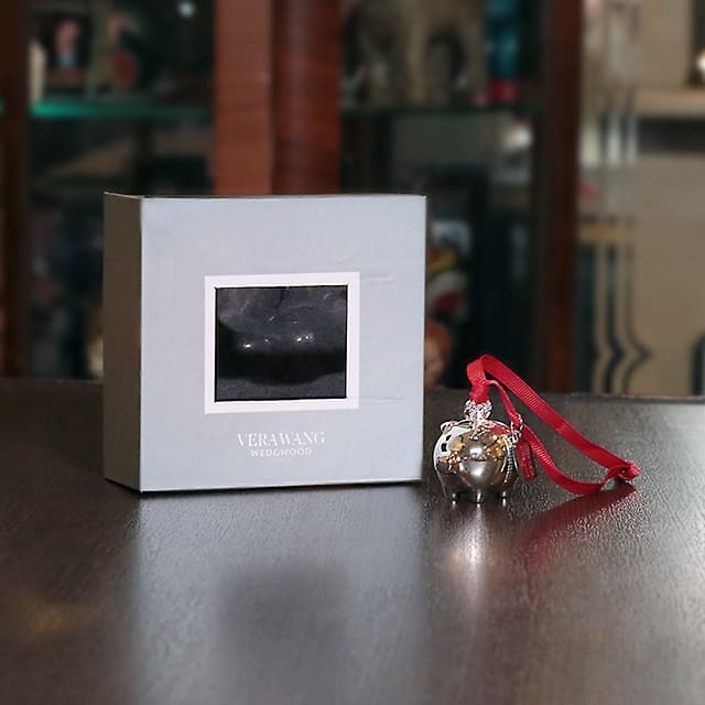 【中古】WEDGWOOD(ウェッジウッド) VERA WANG(ヴェラウォン)コラボ 子豚のオーナメント w-022【アンティーク】【イギリス製】【シルバープレート】