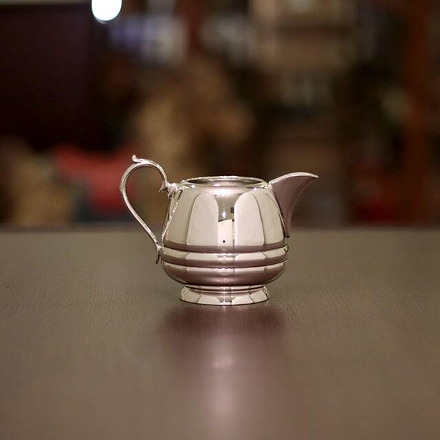 【英国】 パールとエングレイブのティーセット 3点 ティーポット 英国】 パールとエングレイブのティーセット 3点 ティーポット