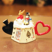 [ポール・カデュー作]不思議の国のアリスのティーポット COLL-141【中古】【英国（イギリス）】【アンティーク】【装飾ティーポット】