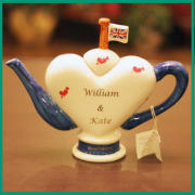 【Tony Carter作】ケイトとウィリアムズ王室の結婚式ティーポット COLL-149【中古】【英国（イギリス）】【装飾ティーポット】