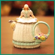 【中古】可愛いメイドのティーポット COLL-150【装飾ティーポット】