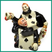 【中古】ポール・カデューデザイン　不思議の国のアリスシリーズ・トランプの兵隊のコレクタブルティーポット（2002年製）COLL-115【希少】【英国（イギリス）】【装飾ティーポット】