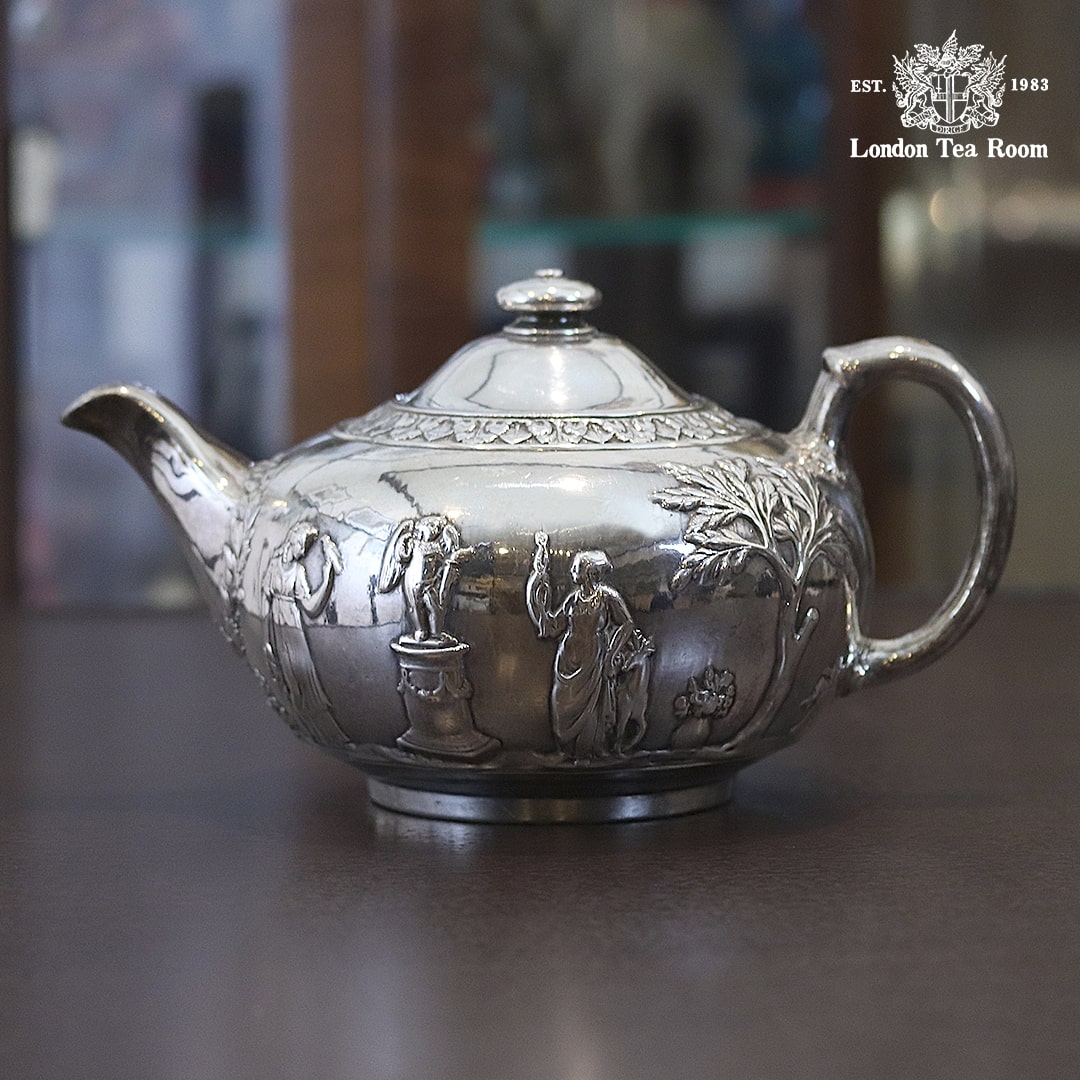 【中古】WEDGWOOD（ウェッジウッド）家庭用ティーポット W-027【アンティーク】【イギリス製】【陶器製+シルバー】《2025/4/17掲載》