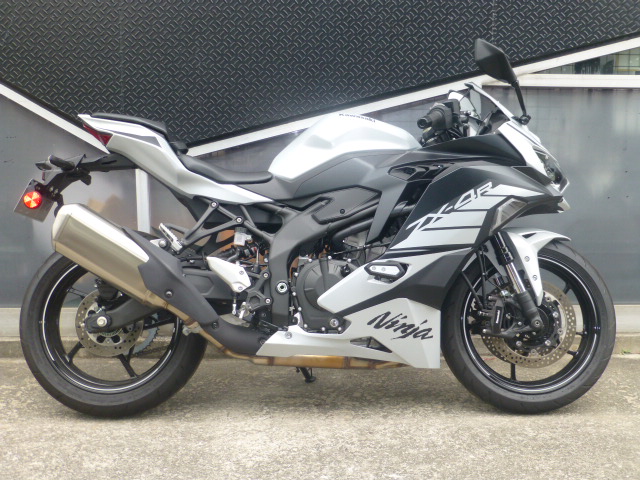 カワサキ ZX-4R (ZX400P) 2025年 ホワイト  中古車　レンタル車特別販売　