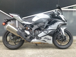 カワサキ ZX-4R (ZX400P) 2025年 ホワイト  中古車　レンタル車特別販売　