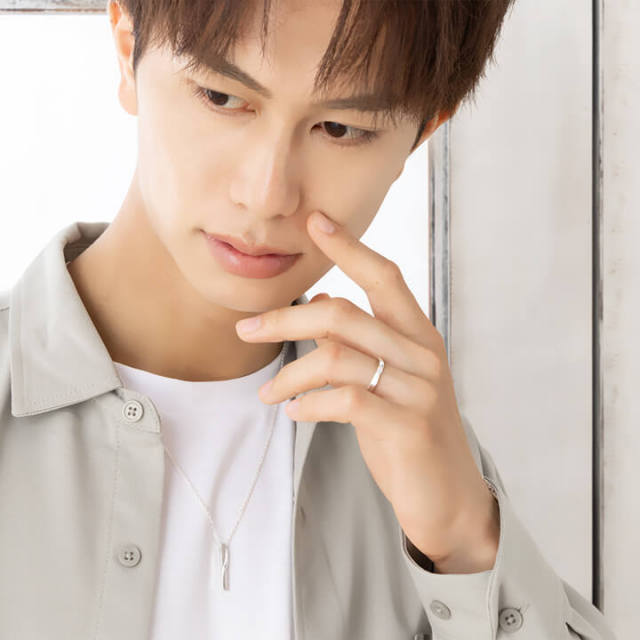 ハートが完成するダイヤモンドシルバーペアリング