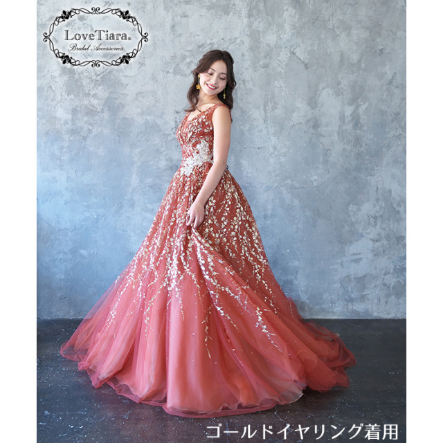 ロングフラワーイヤリング／ピアス・アウトレット 着用イメージ
