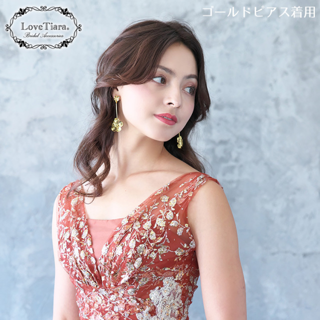 ロングフラワーイヤリング／ピアス・アウトレット 着用イメージ