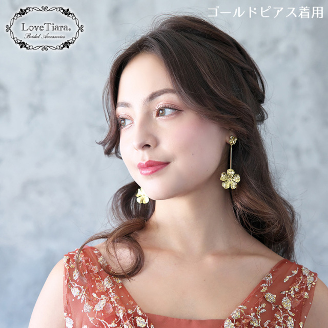 ロングフラワーイヤリング／ピアス・アウトレット 着用イメージ
