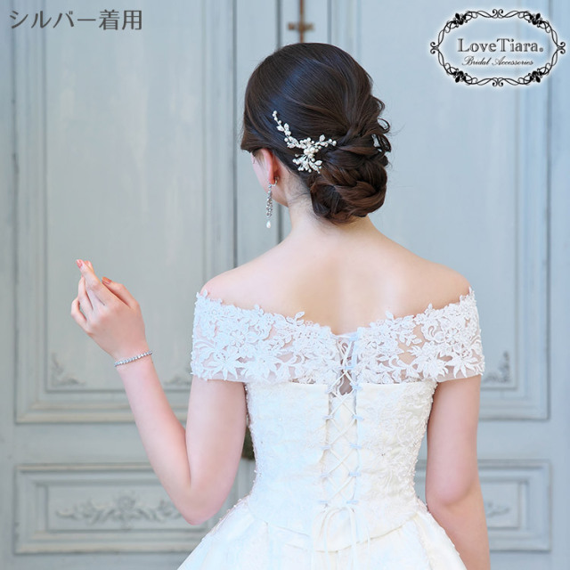 ヘアピン【パール＆リーフ】（シルバー）を着用した女性の後ろからのイメージ