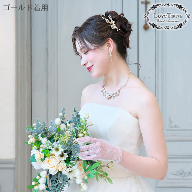 ヘアピン【パール＆リーフ】（シルバー）を着用した女性のイメージ