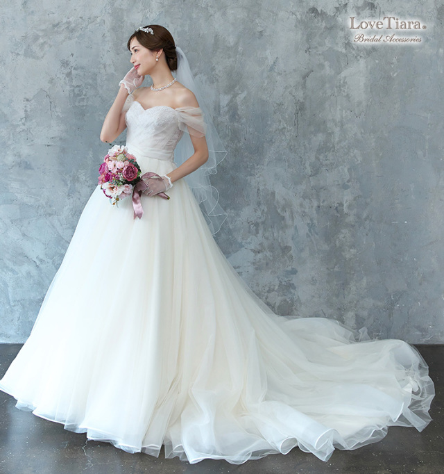 フローラルジルコニアチョーカー&イヤリング/ピアスセットの着用イメージ