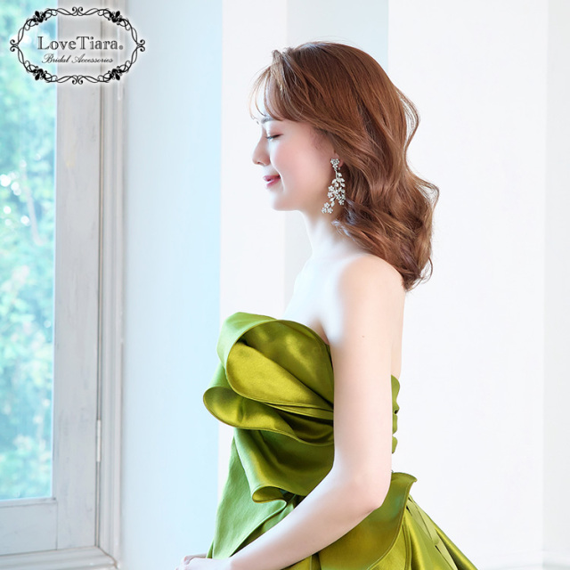 ブリリアントフラワークリスタルイヤリング／ピアス 着用イメージ