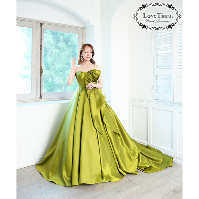 ブリリアントフラワークリスタルイヤリング／ピアス 着用イメージ