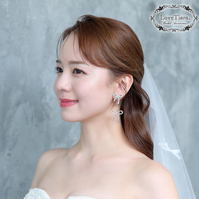 ダブルリボンクリスタルイヤリング／ピアス 通信販売ブライダル