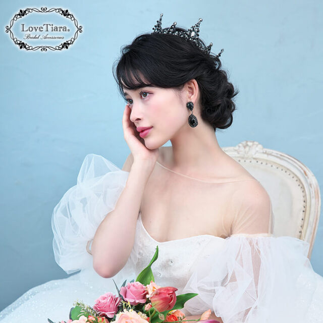 ブラッククリスタルイヤリング／ピアス 着用イメージ