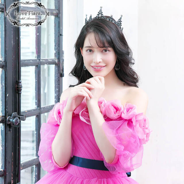 ブラッククリスタルイヤリング／ピアス 着用イメージ