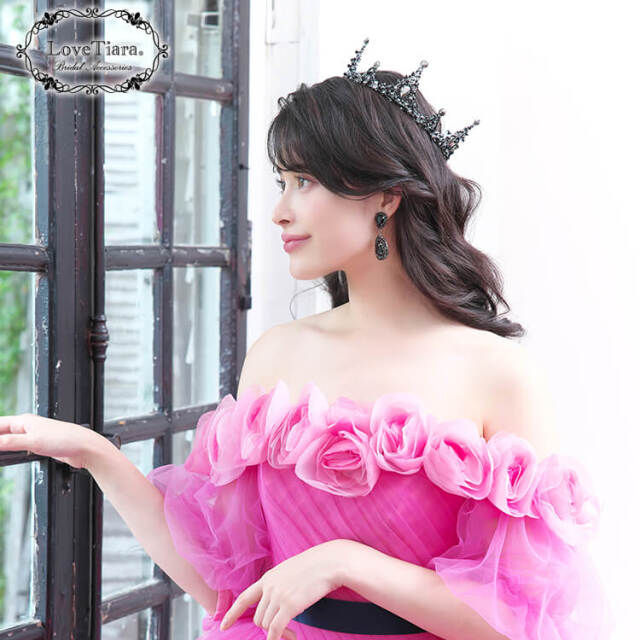 ブラッククリスタルイヤリング／ピアス 着用イメージ