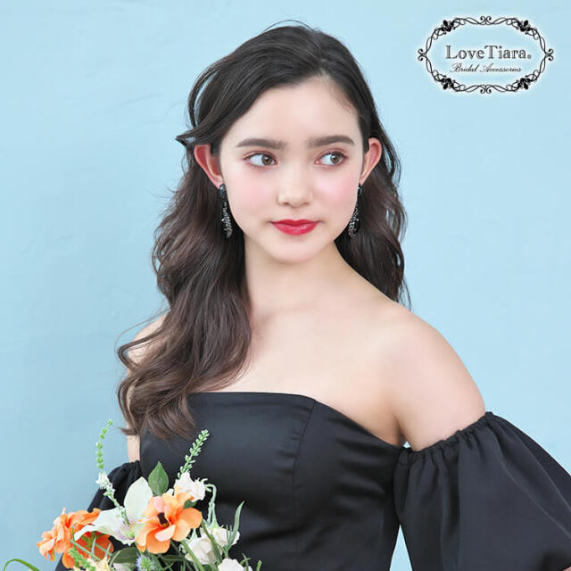 ブラッククリスタルイヤリング／ピアス 着用イメージ