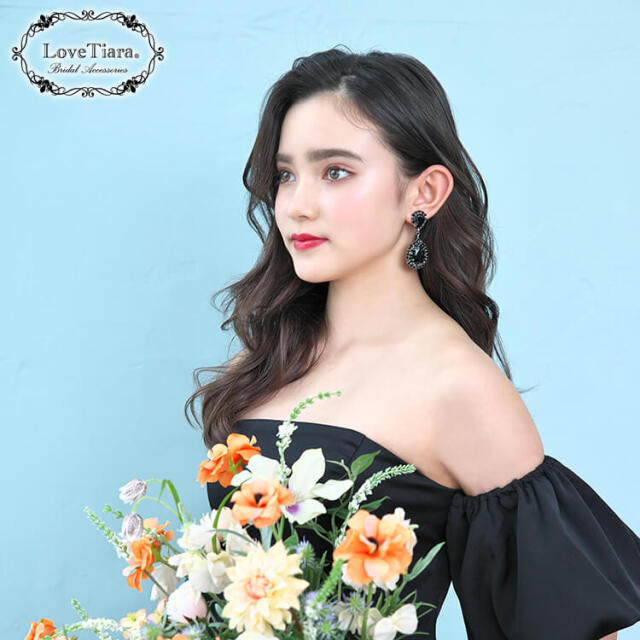 ブラッククリスタルイヤリング／ピアス 着用イメージ