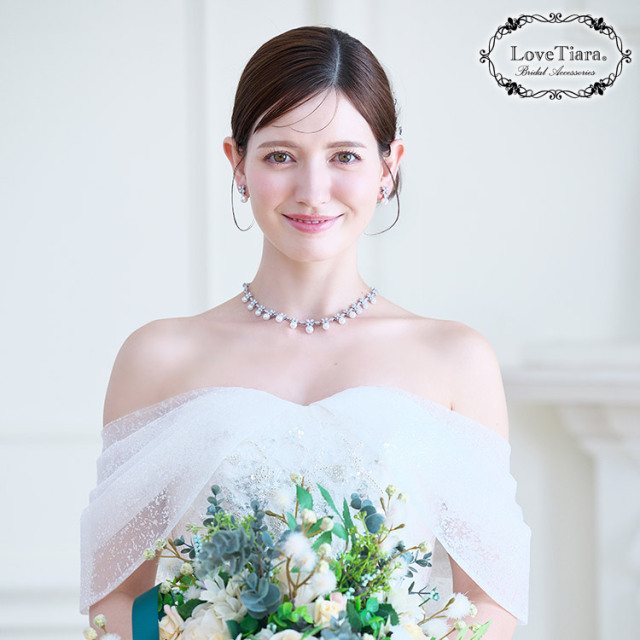 ロングバタフライイヤリング／ピアス・アウトレット 着用イメージ