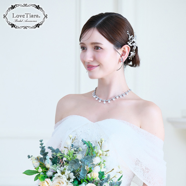 ラッキークローバージルコニアネックレス＆イヤリング／ピアスセット 着用イメージ