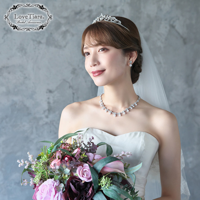 ラッキークローバージルコニアネックレス＆イヤリング／ピアスセット 着用イメージ