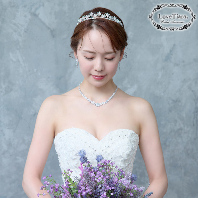 プリムローズジルコニアネックレス＆イヤリング／ピアスセット 着用イメージ