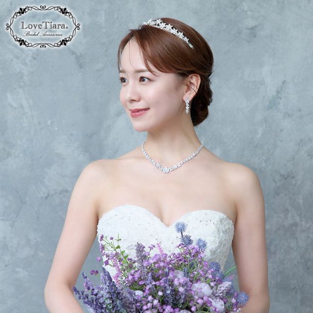 プリムローズジルコニアネックレス＆イヤリング／ピアスセット 着用イメージ